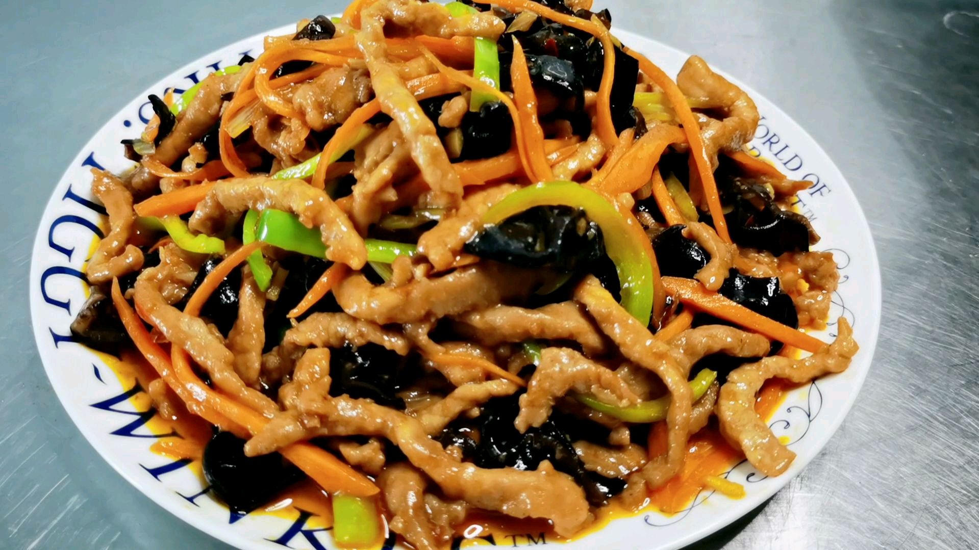 鱼香肉丝怎么做,家庭版做法简单,非常的好吃下饭