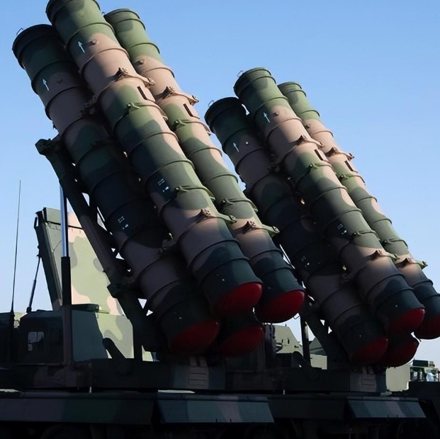 俄乌冲突提醒中国:一万枚红旗2导弹千万别扔,对台方面有大用途