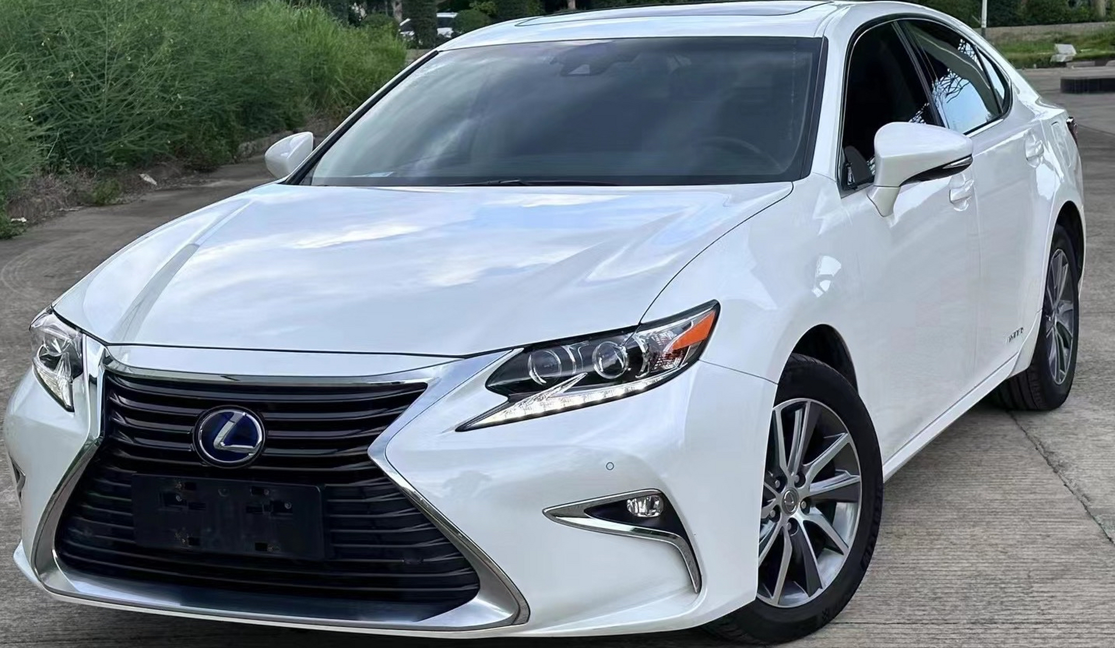 实表行驶64000公里,全程4s店保养,整车5个面喷漆 2.