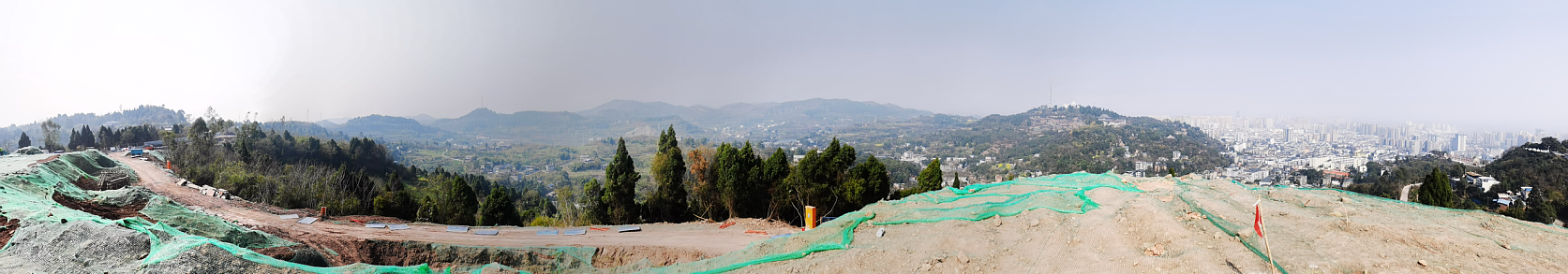 正在建设中的眉山市仁寿县翳嘶山,飞泉山观景平台和金马河景观