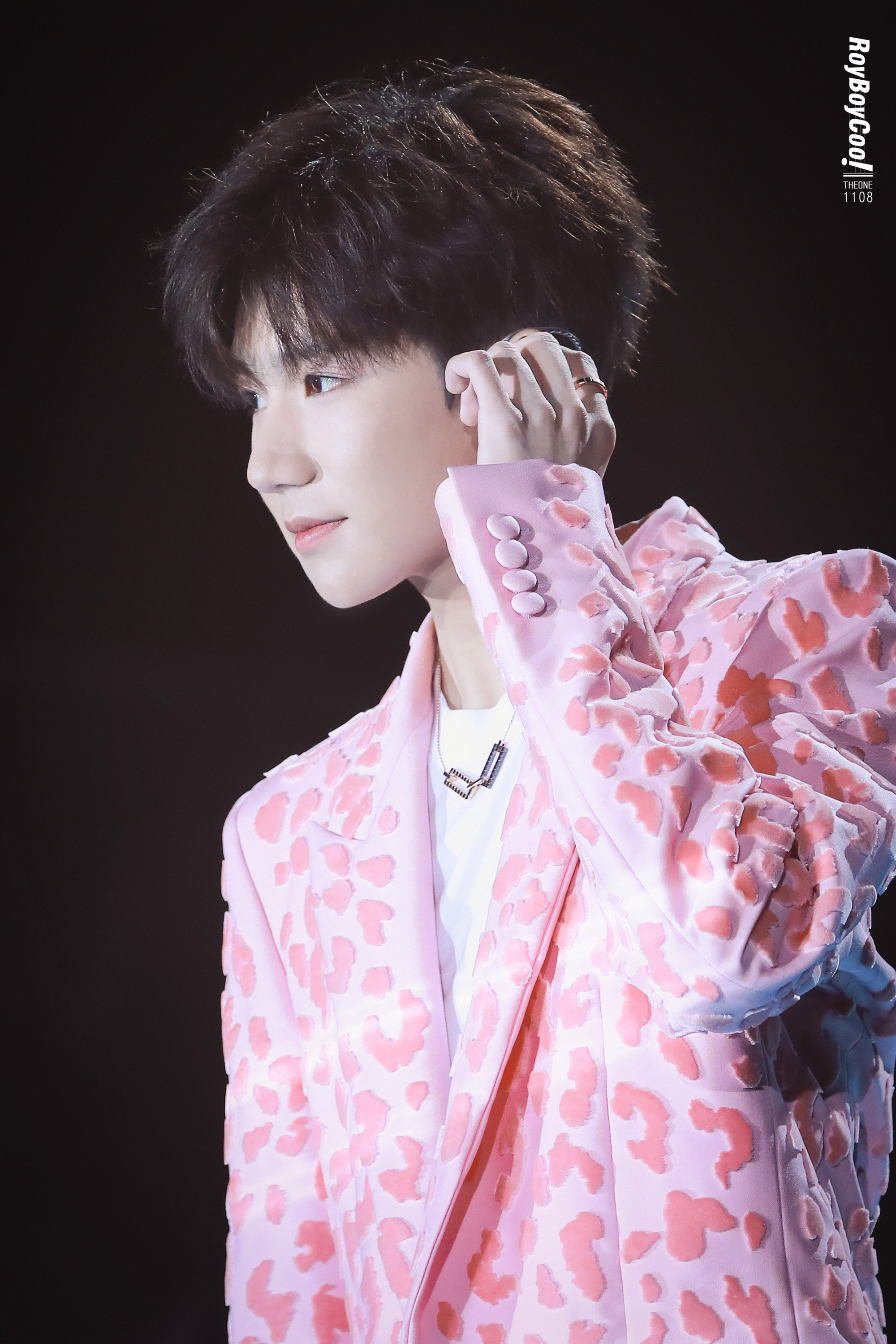 从小帅到大的美少年,王源的精美壁纸分享,铁粉们你爱他多久了?