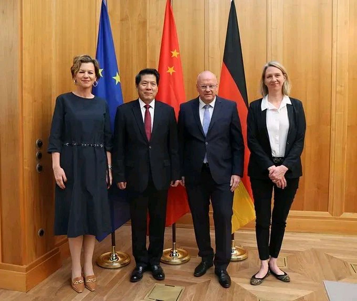 2023年5月24日,中国政府欧亚事务特别代表李辉在柏林同德国外交部国务