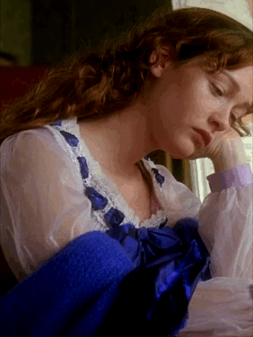 新版《茜茜公主》中最惊艳的10条裙子:低调的奢华,不比老版的差