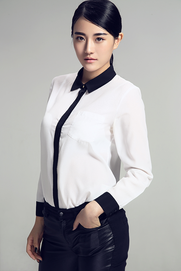 牟星肤白貌美,明艳动人,百看不厌