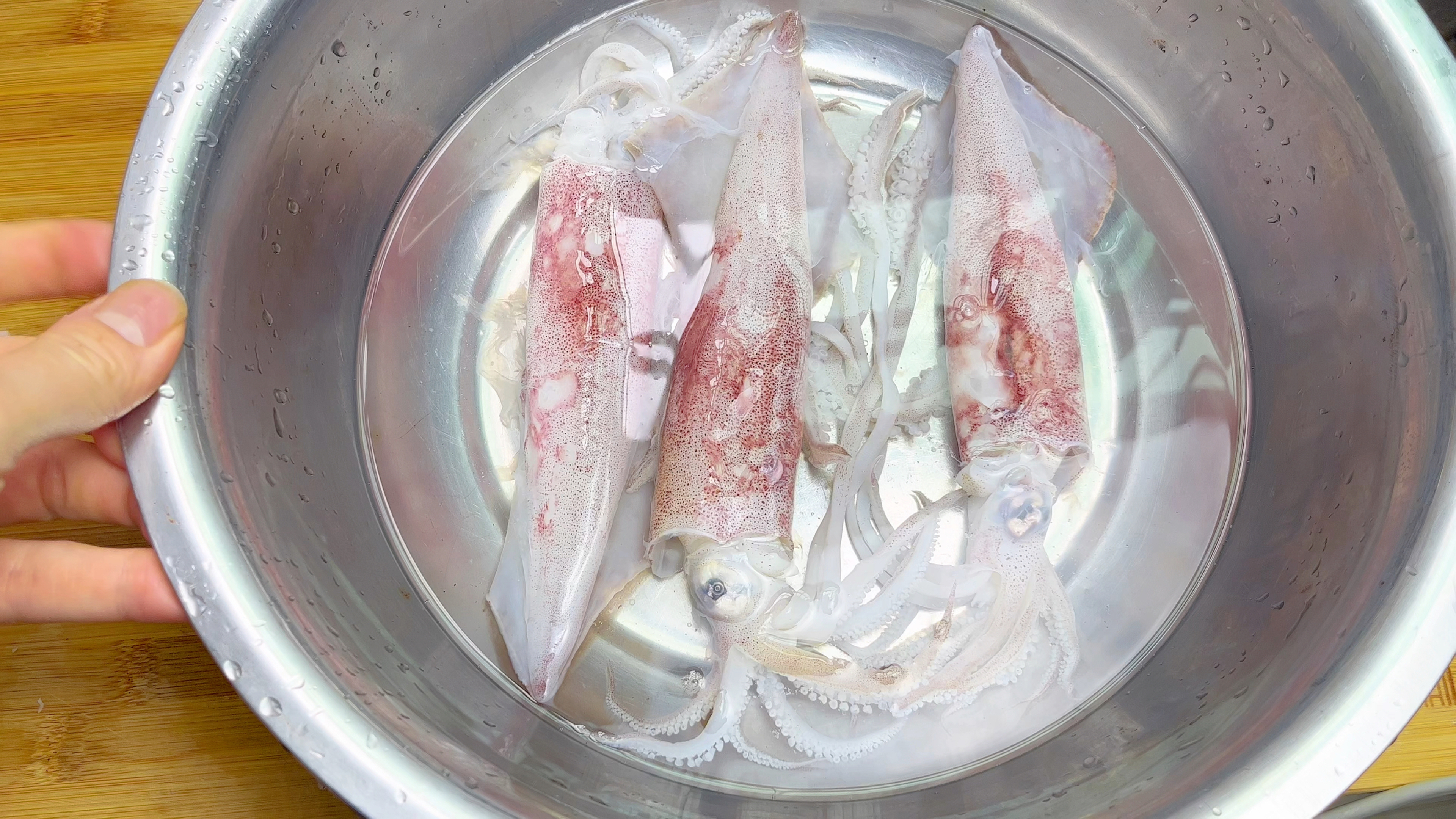 香炸鱿鱼怎么做不出水？大厨教你这样做法，外脆里嫩