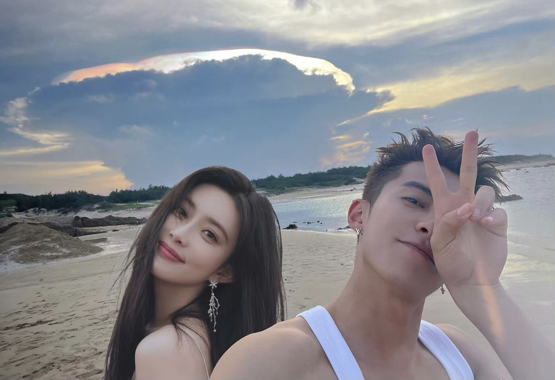 看了孟子义和王鹤棣的合照觉得他们俩好有cp感,两个人性格也挺逗的