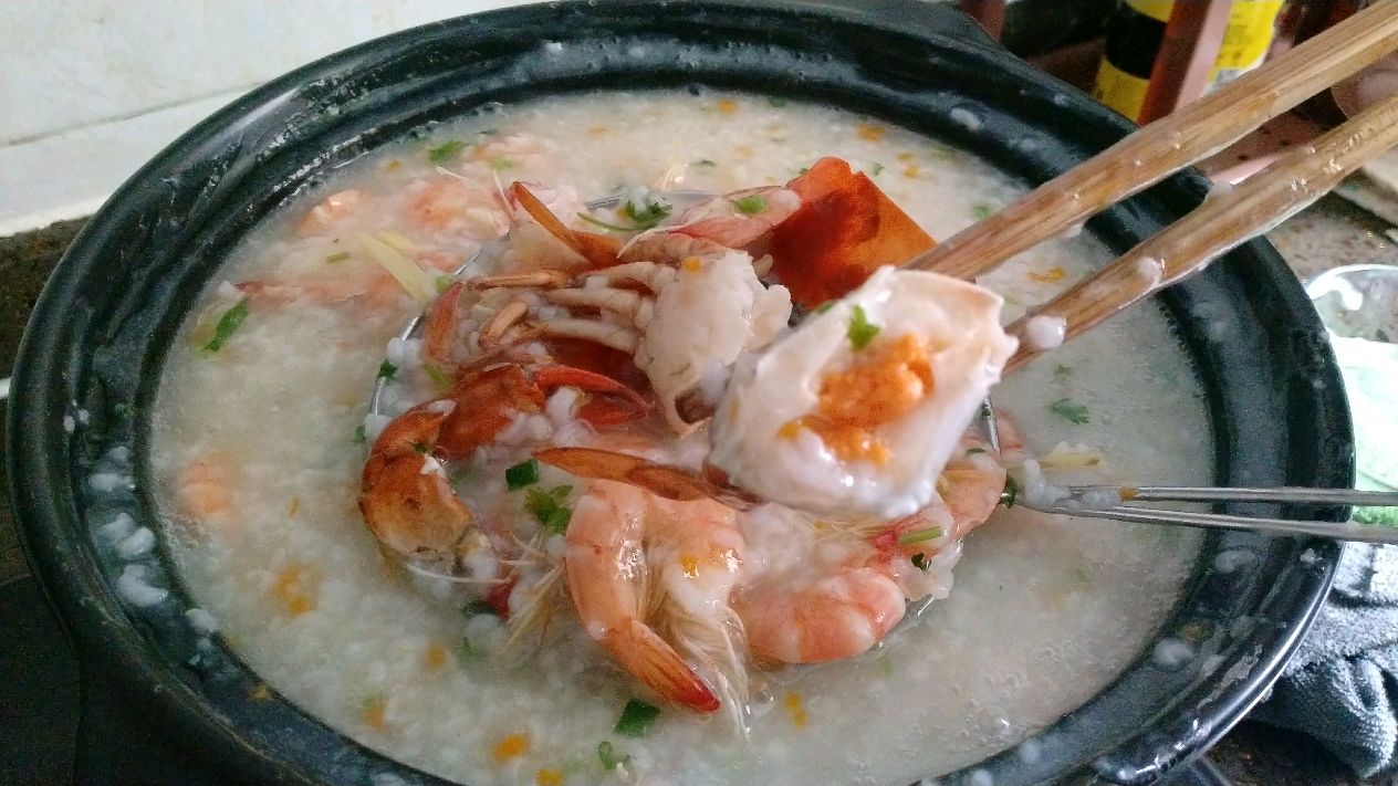 虾蟹海鲜砂锅粥,广东食客宵夜必点一道美食