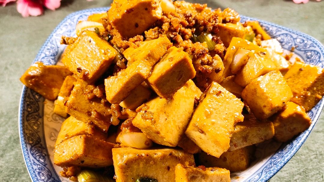 豆腐炒肉末,豆腐不用过水,肉肥而不腻