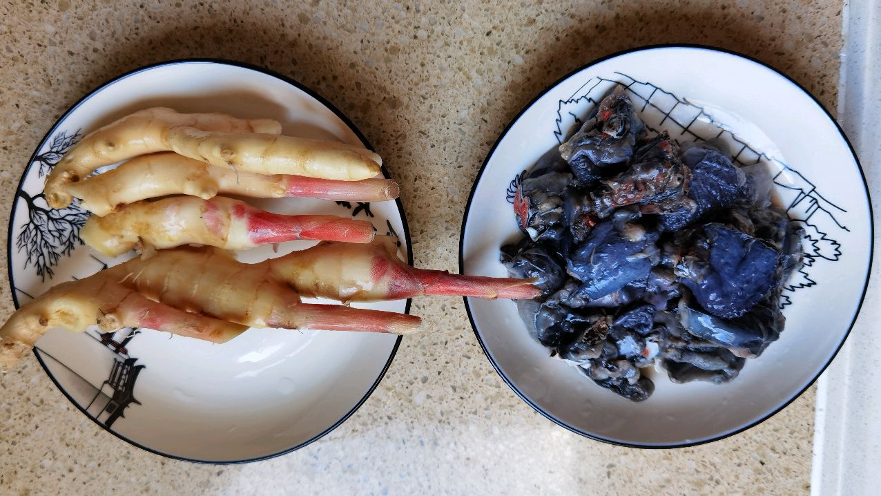 嫩姜炒乌鸡,能祛湿祛寒?放入它,味道更香、更具有滋补作用!