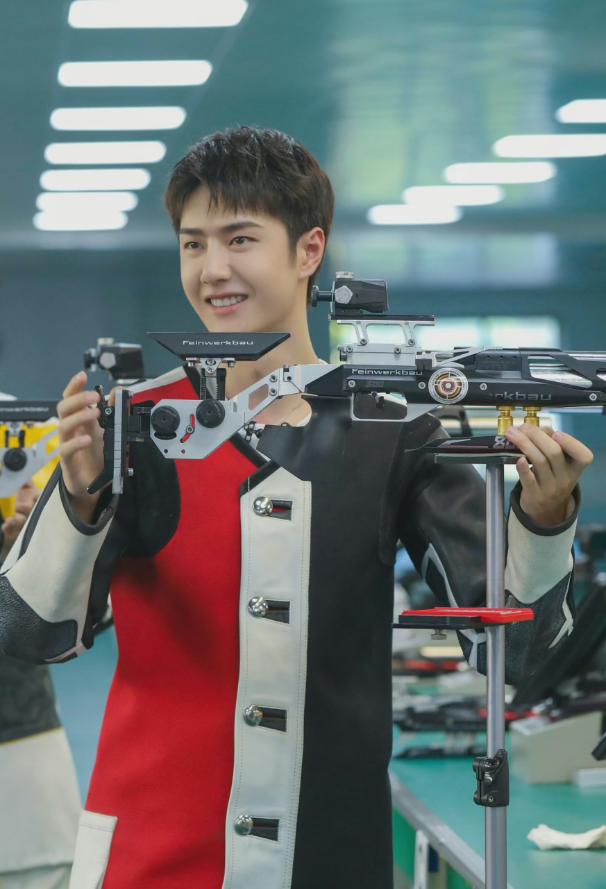 王一博,还有什么是你不会的吗?这次的气步枪射击,一举拿下9.