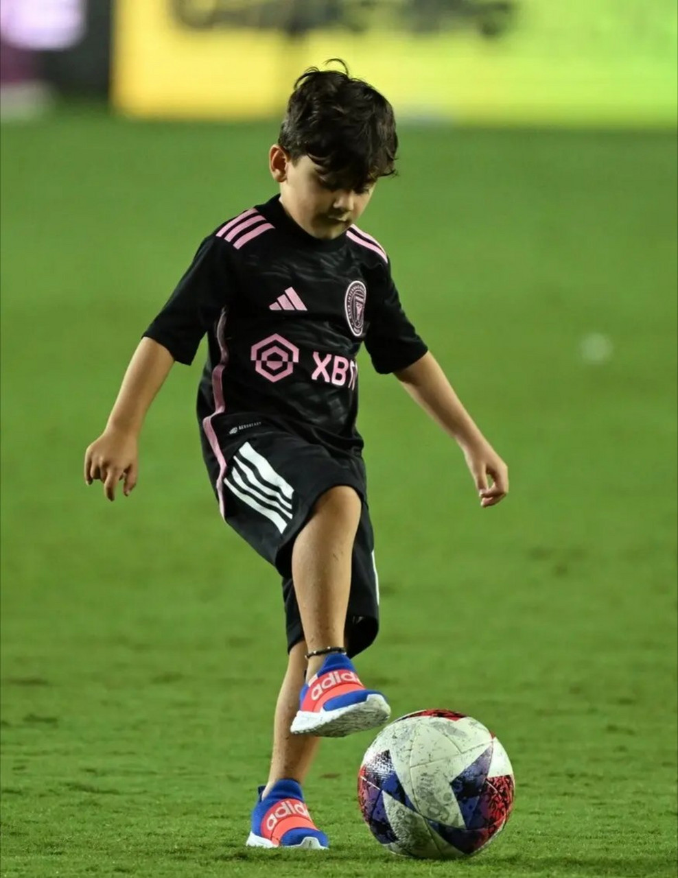 麻袋这一招一式像梅西吗?