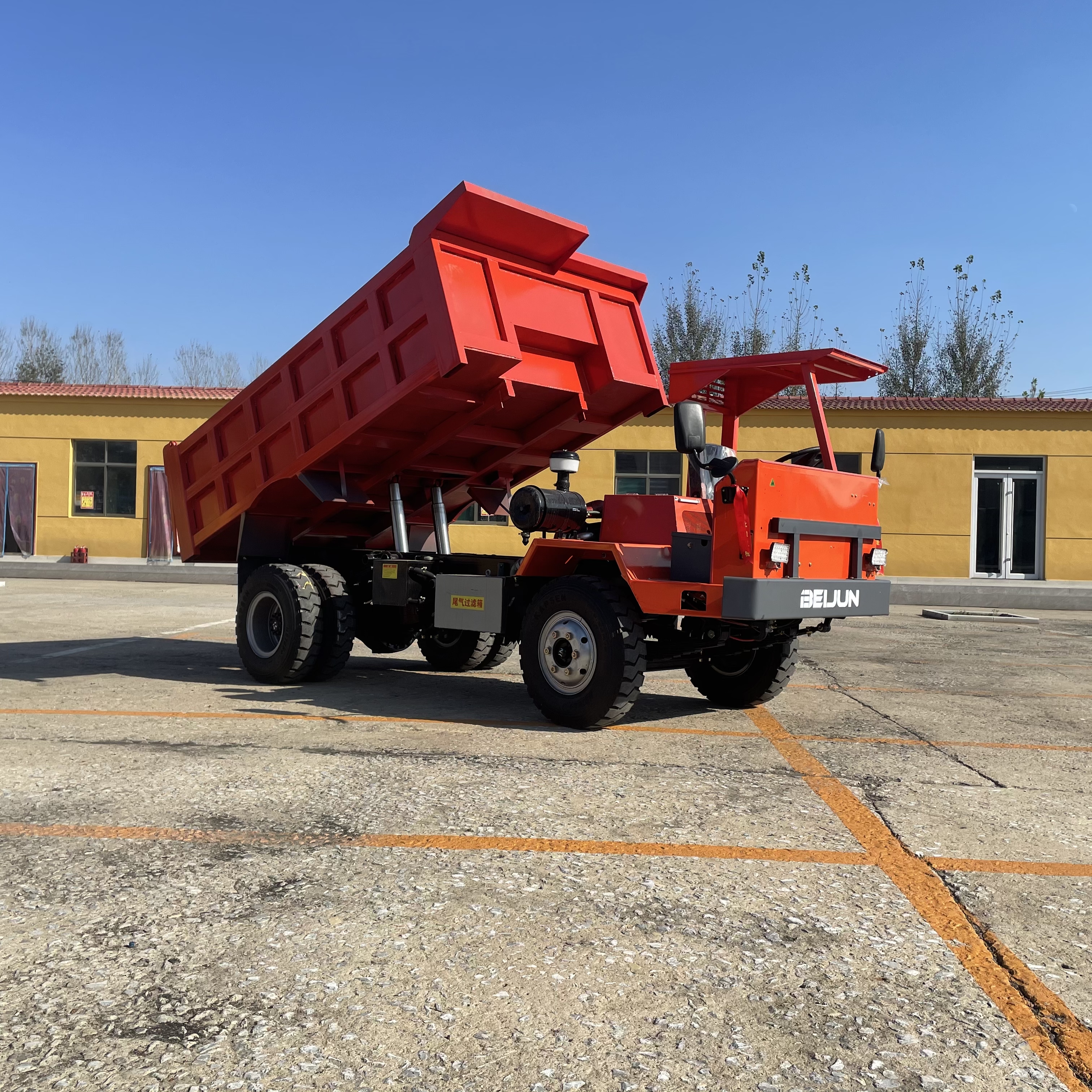 井下运输四驱矿山车载重9吨