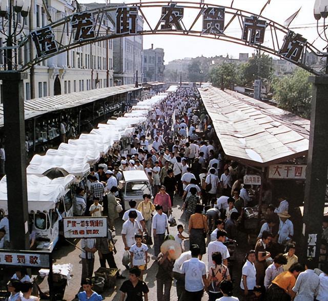 80年代哈尔滨老照片:文化公园,新闻电影院,透笼街!