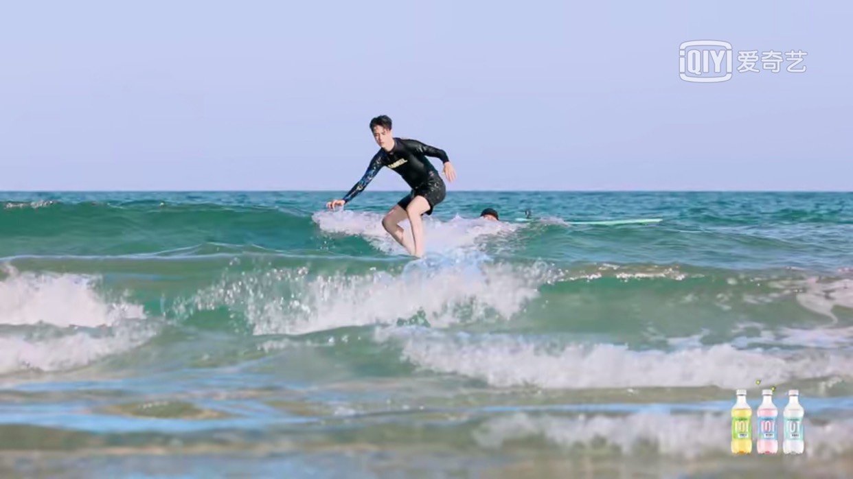 王一博录制《夏日冲浪店》,化身最让人失望的哥哥