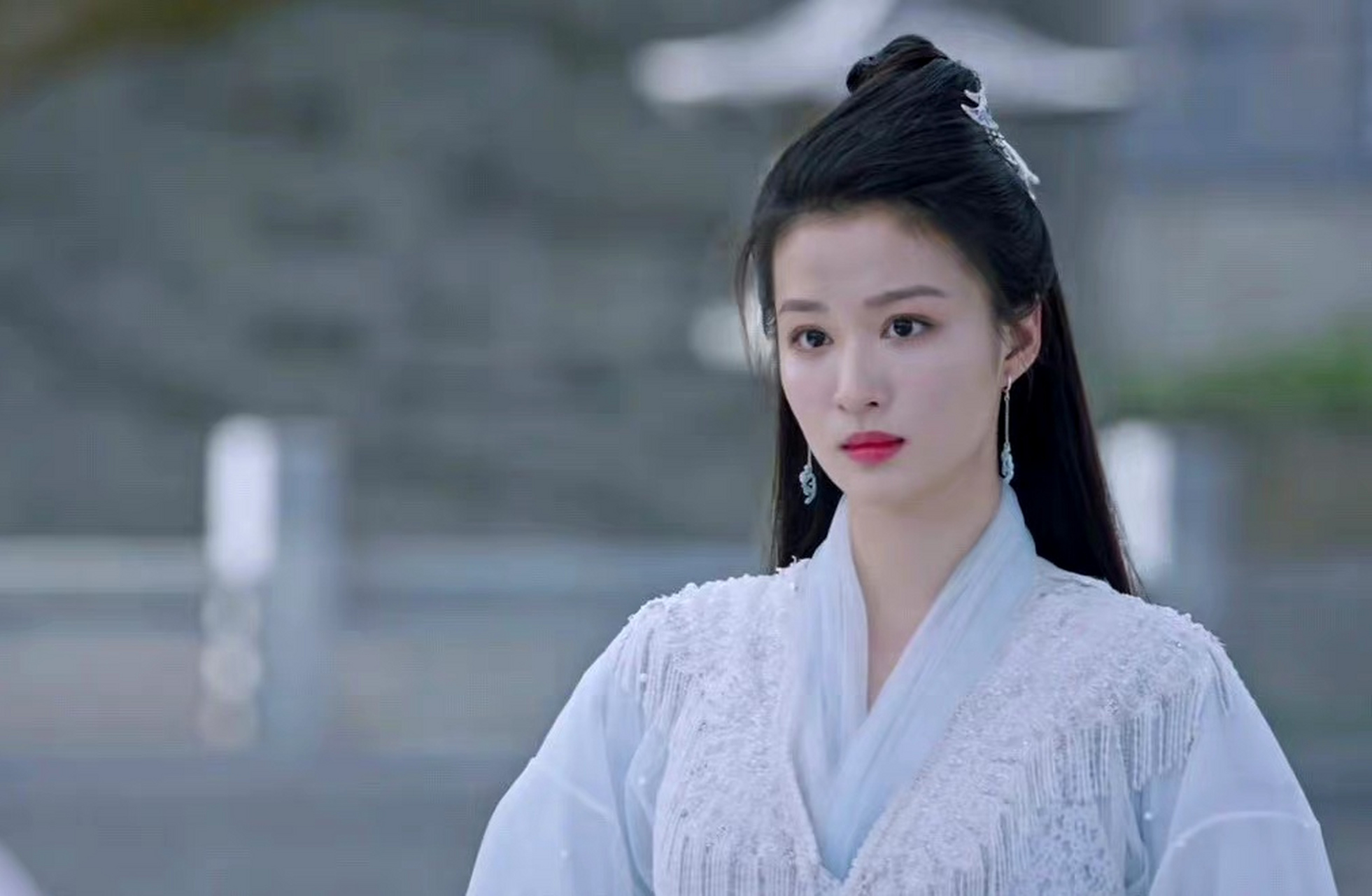 王楚然在玉骨遥里面都没那么美了,不过对比之下还是美的,是不是妆造的