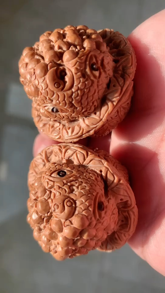 金蟾蛤蟆头雕刻文玩核桃