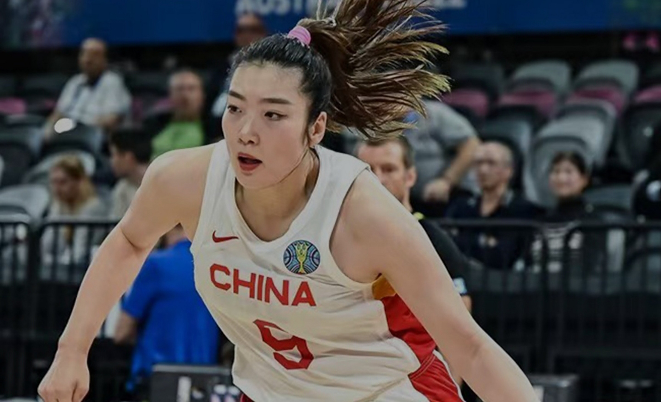 中国篮球运动员李梦正在wnba赛场上取得日益显著的成功.