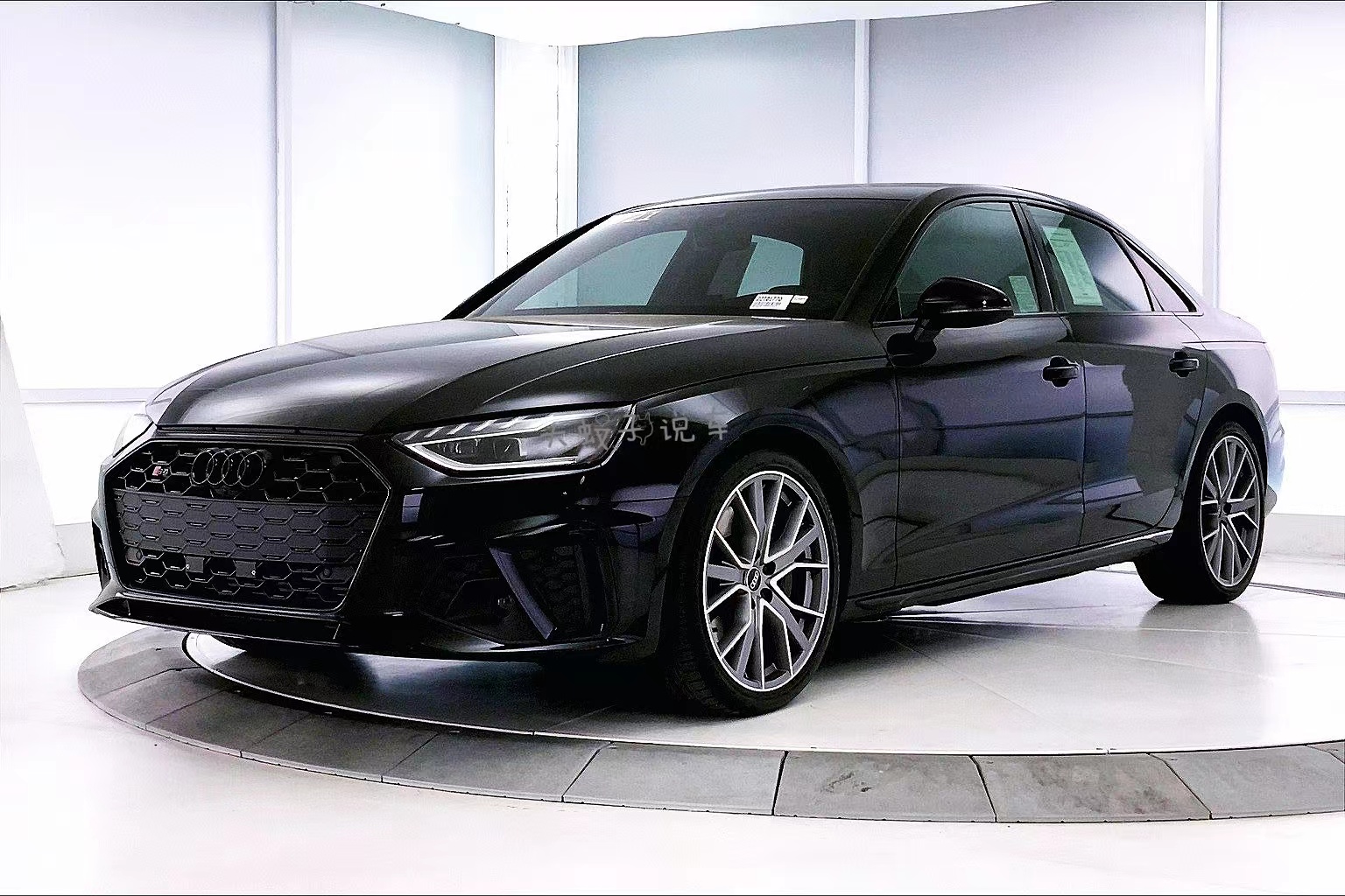 奥迪a4黑武士版亮相!加速仅4.7秒,运动包围 酷黑外观,真帅气