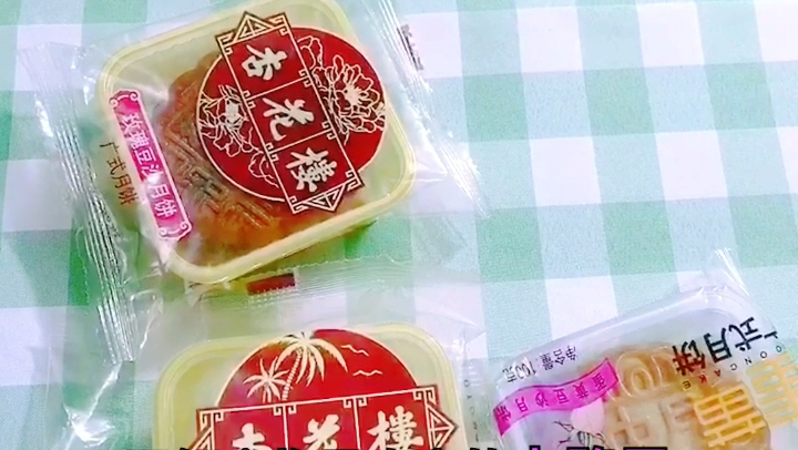 又到中秋,一块一个椰蓉蛋黄五仁月饼的卡路里热量是多少?
