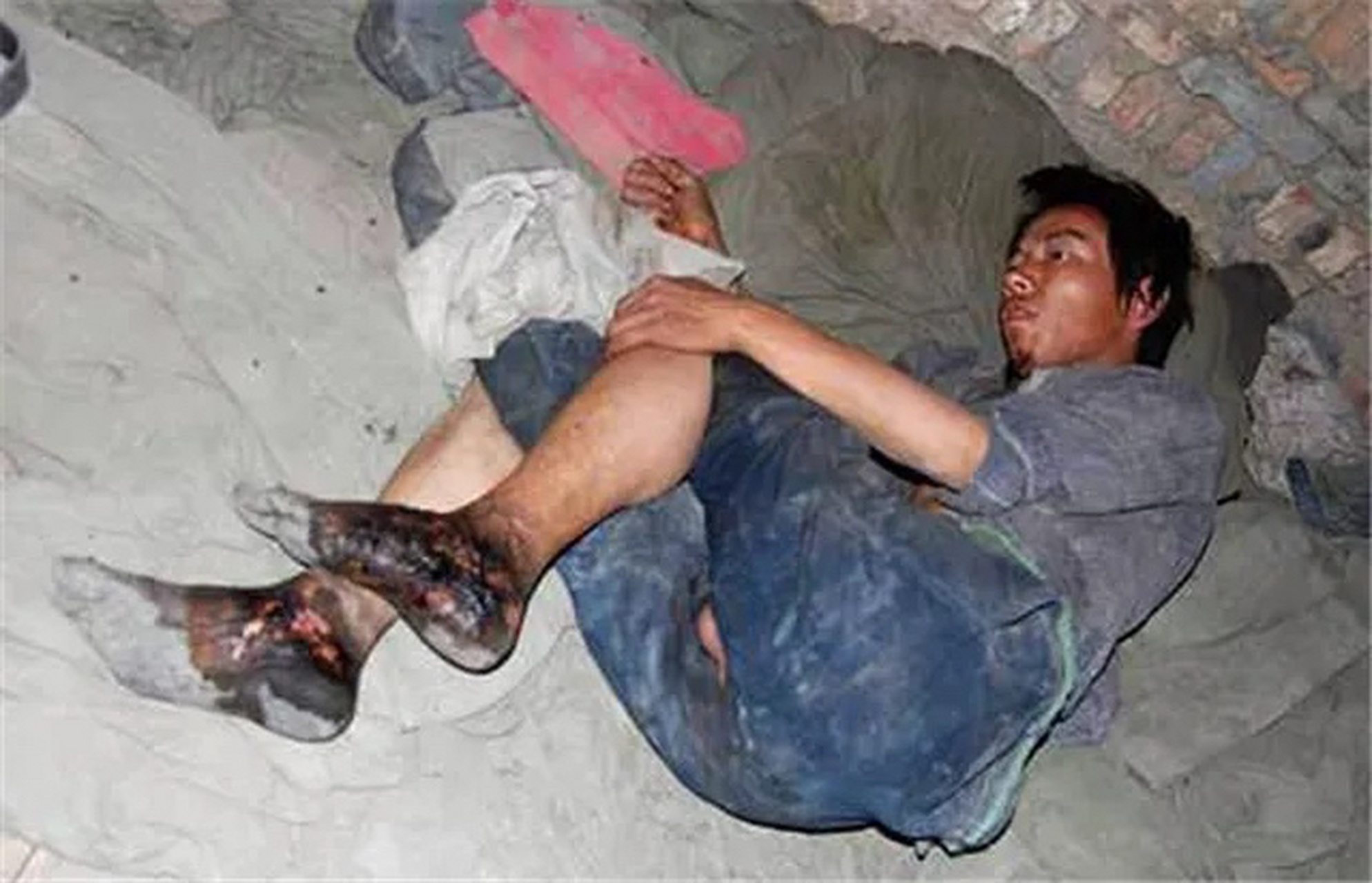 2007年,大学生崔松旺突然半个月不洗澡,不刮胡子,不