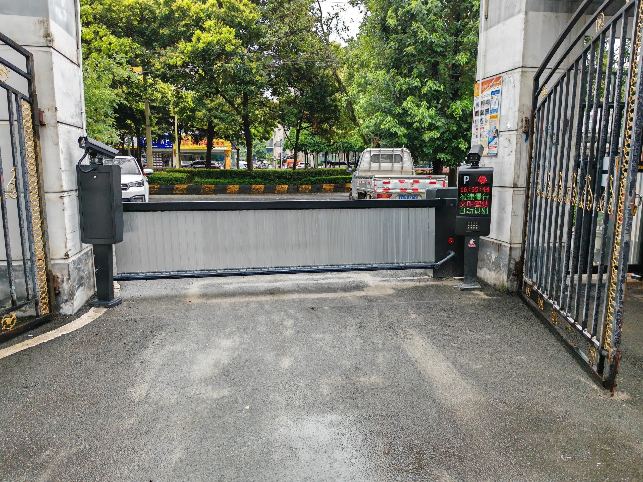 6米广告道闸安装案例