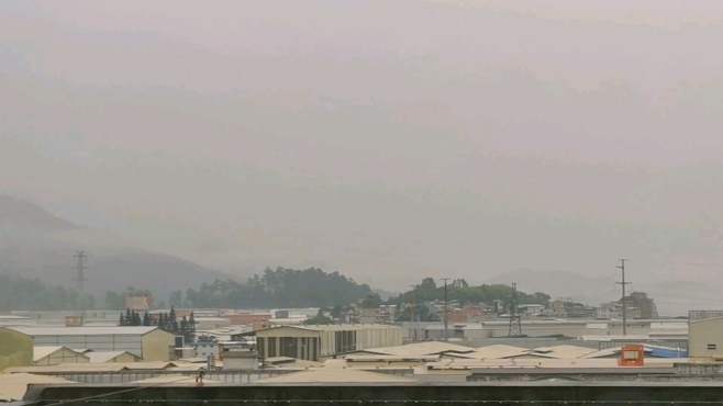 [图]雨中的云浮看上去更加好看，山中的云雾变成了一道道风景