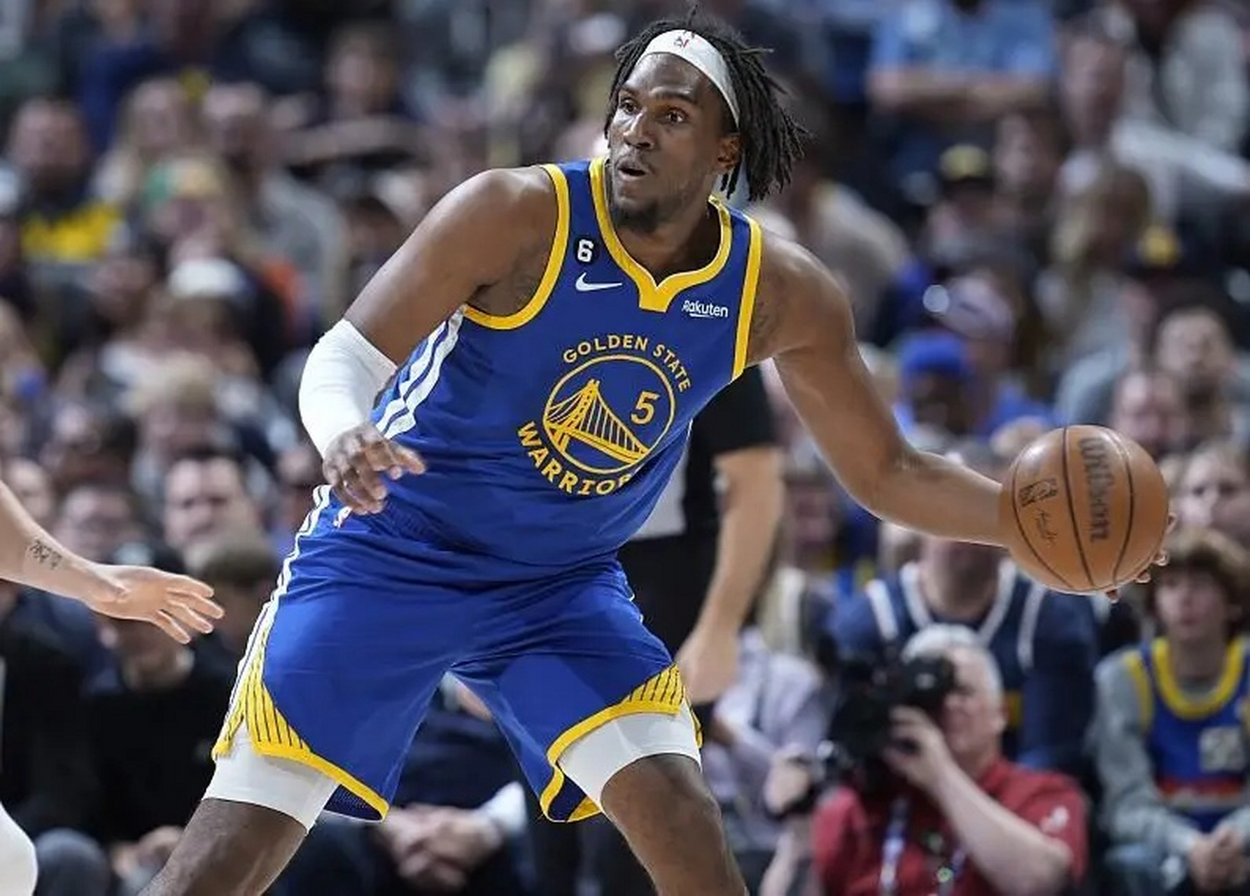 卢尼八分钟抢下7个篮板球,即使强如浓眉也是自愧不如!