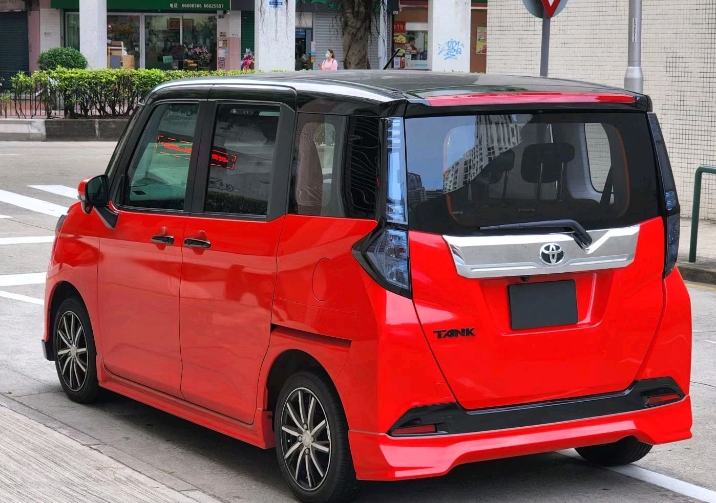 俗称丰田牌"北斗星",取名:tank,小巧精致,空间不逊本田缤智