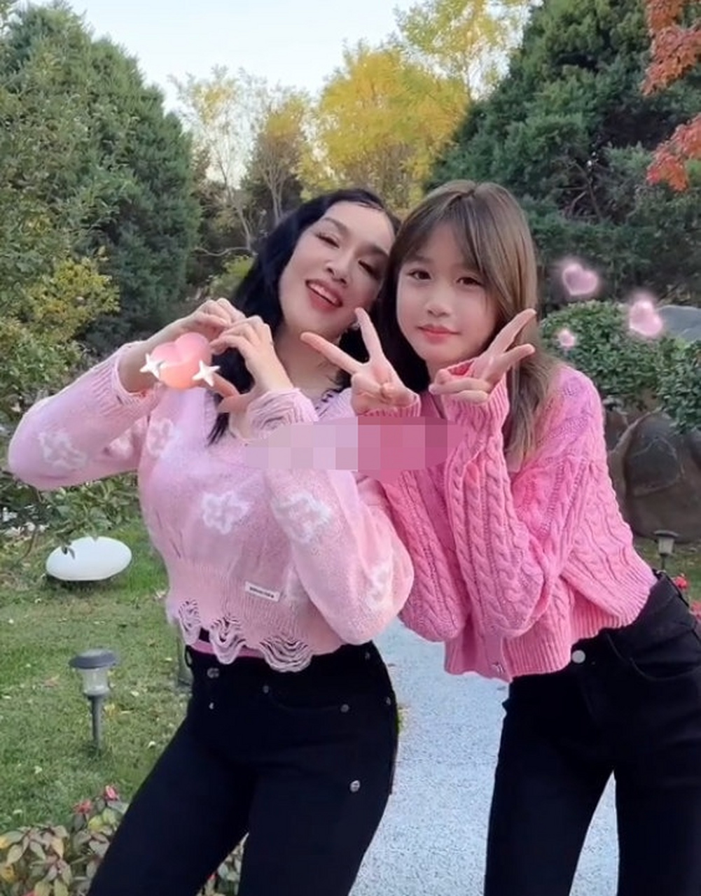 钟丽缇的两个女儿都长大了好多啊,考拉的身高比钟丽缇都要高了,而且两