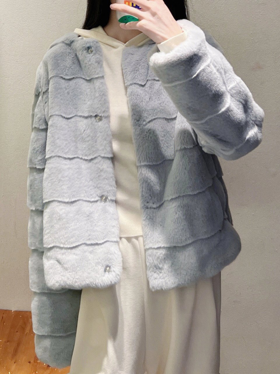 这件平价皮草谁看了不迷糊呀,我好喜欢这个雾霾蓝!太显白啦!