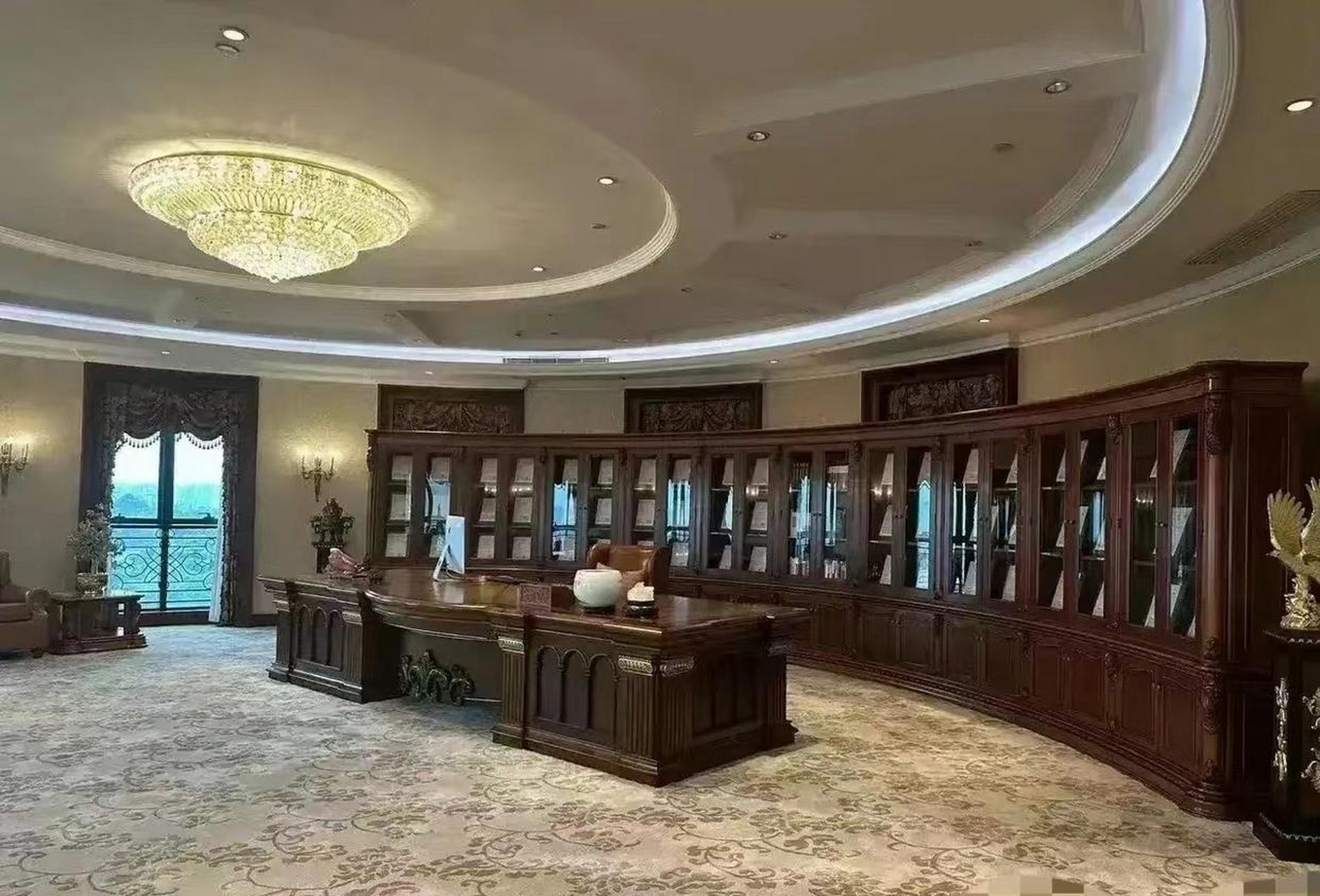 白宫椭圆形办公室,克里姆林宫办公室,白金汉宫办公室,故宫里的养心殿