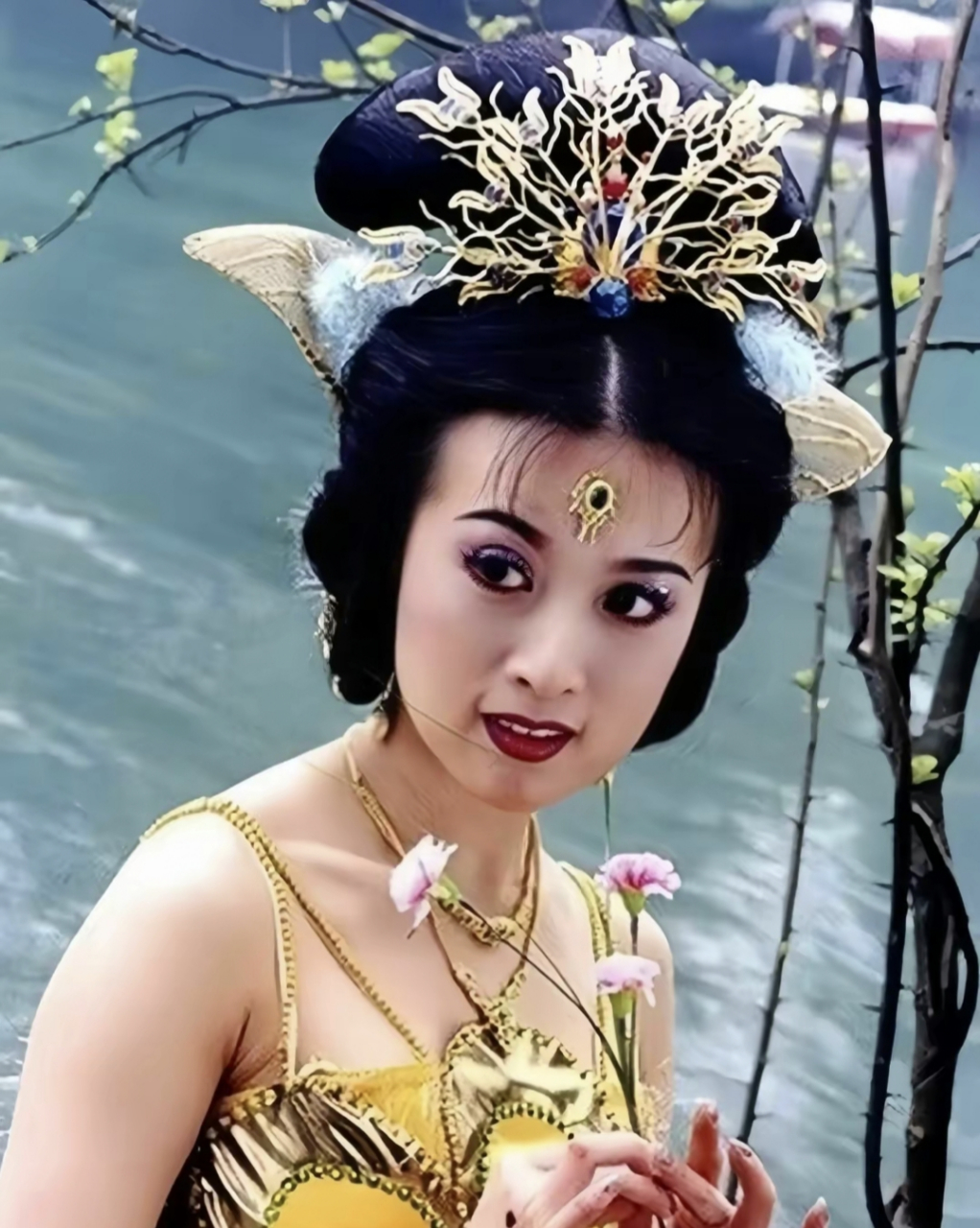 金巧巧年轻时确实很美,当时的孔雀公主惊艳众人.