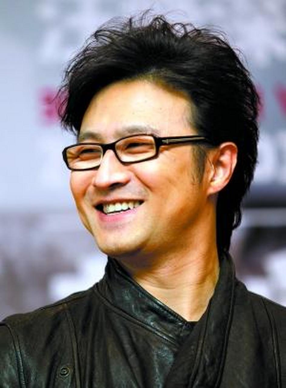 李健表示:"在华语乐坛,没有人能够超越汪峰的创作速度和质量,即使是