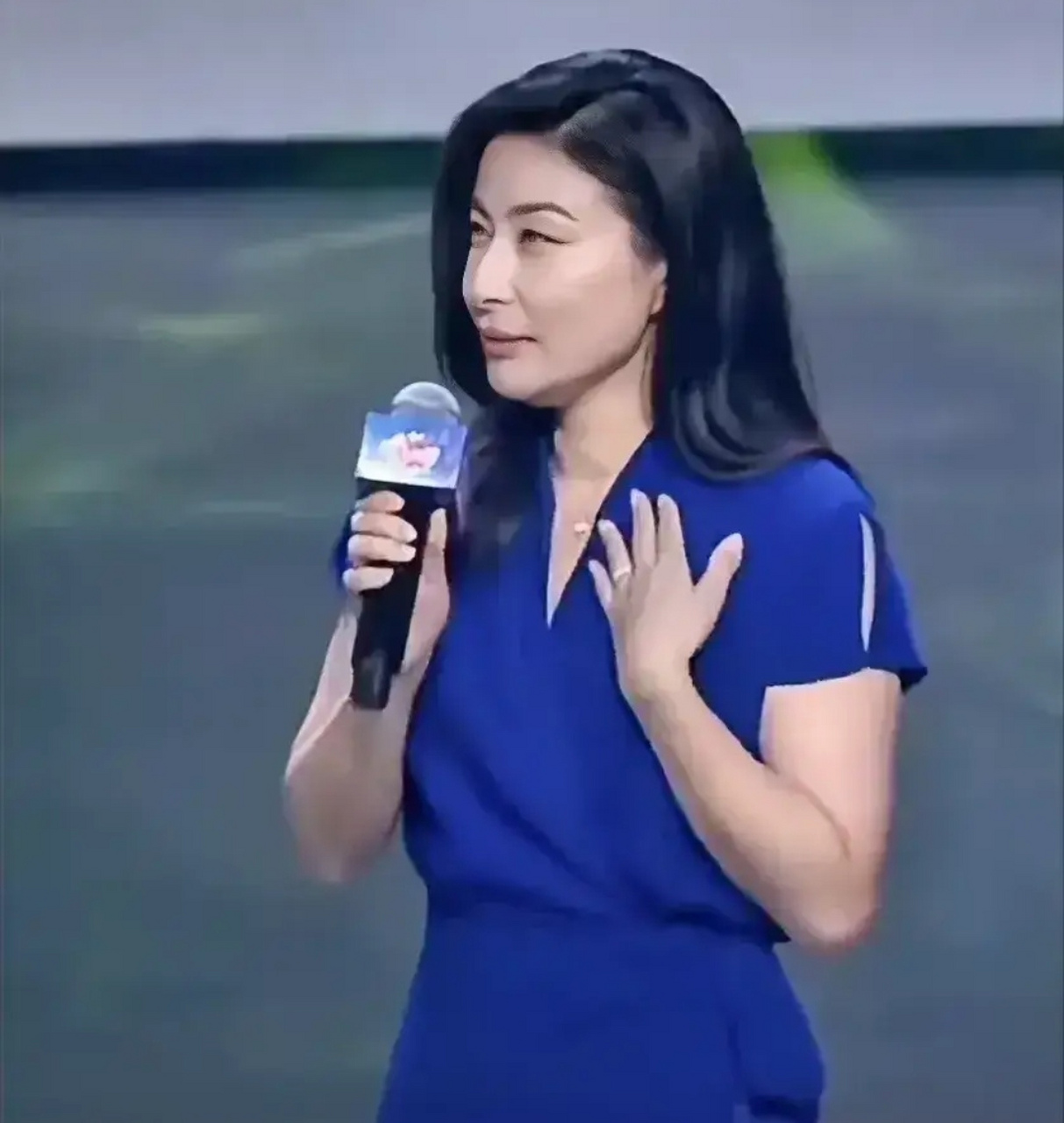 鹰鼻子图片 女明星图片