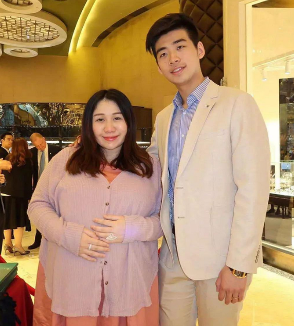"一胖毁所有"的7位女明星,怀孕前是窈窕淑女,怀孕后涨到190斤