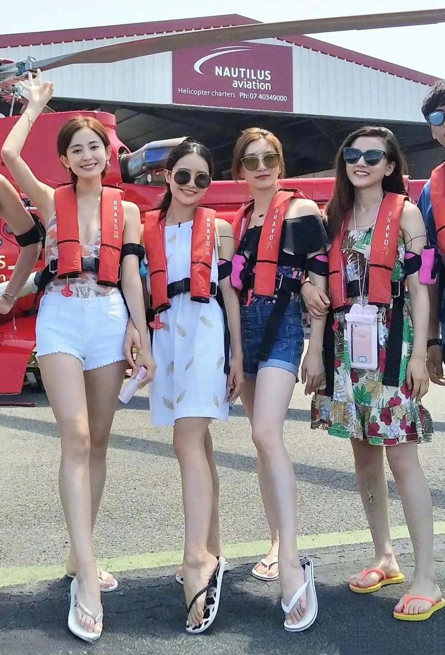 昔日古力娜扎,江疏影,宋祖儿等四人罕见同框合照,论颜值论气质 她们各