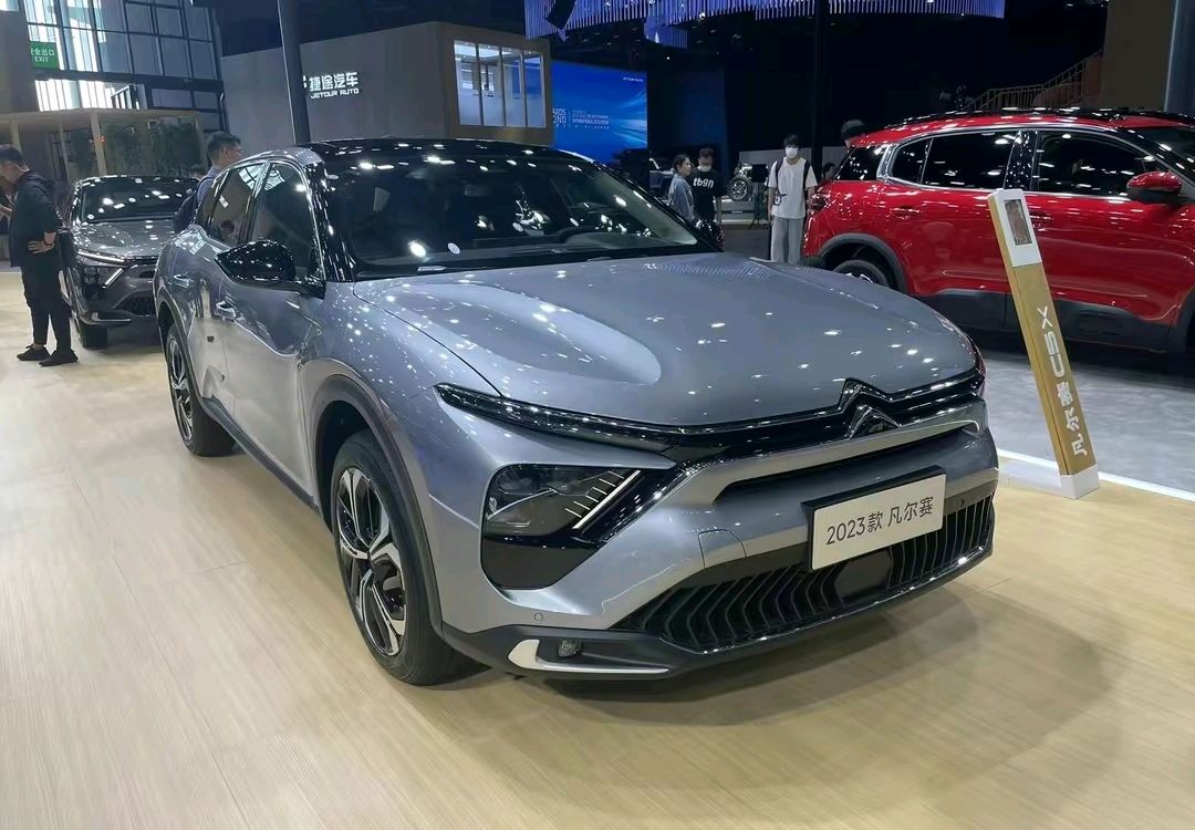 2023上海车展:新款雪铁龙凡尔赛c5 x正式亮相,新增多项配置