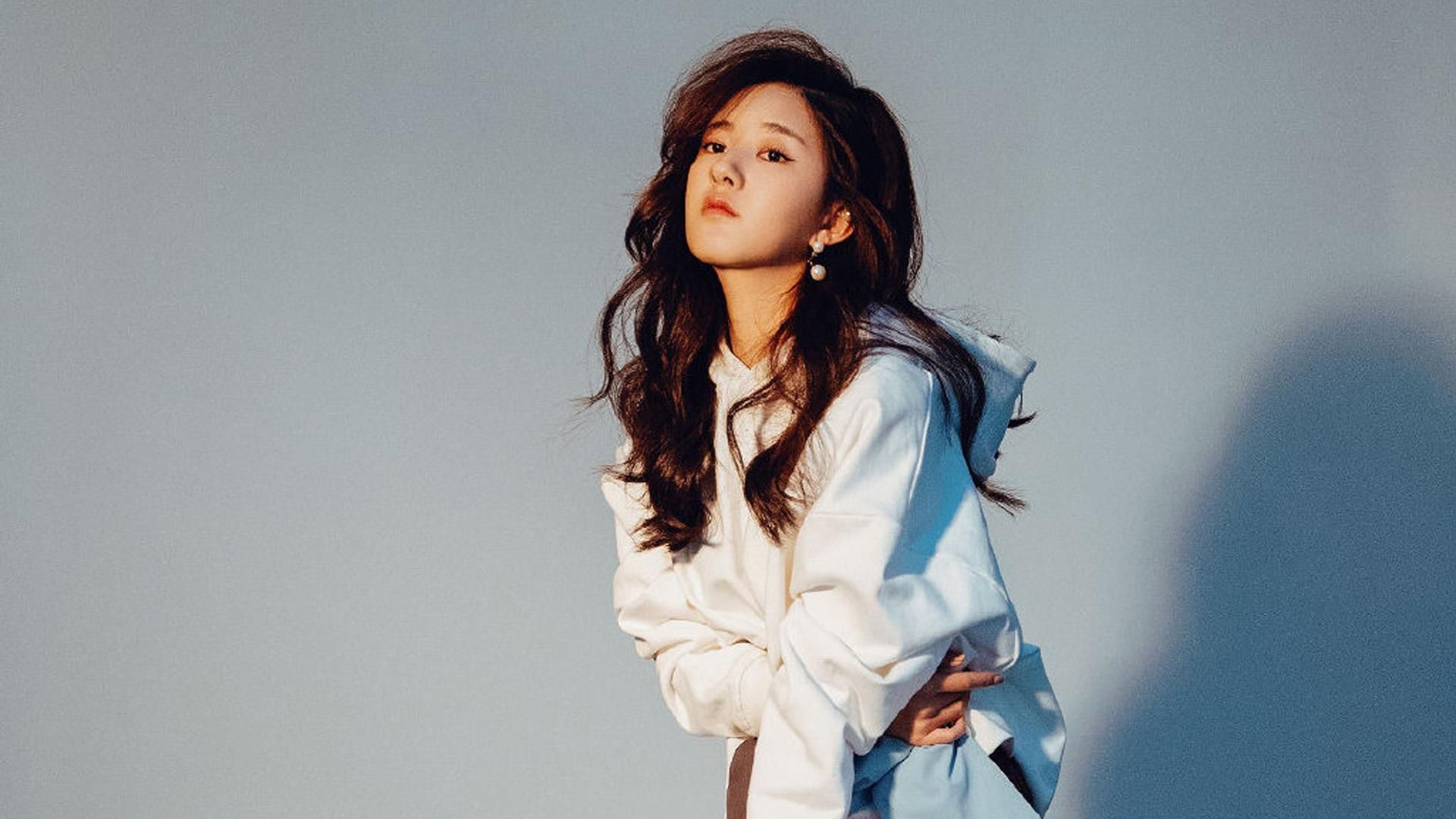 赵露思与助理的深厚友谊:口香糖传递的信赖与亲密