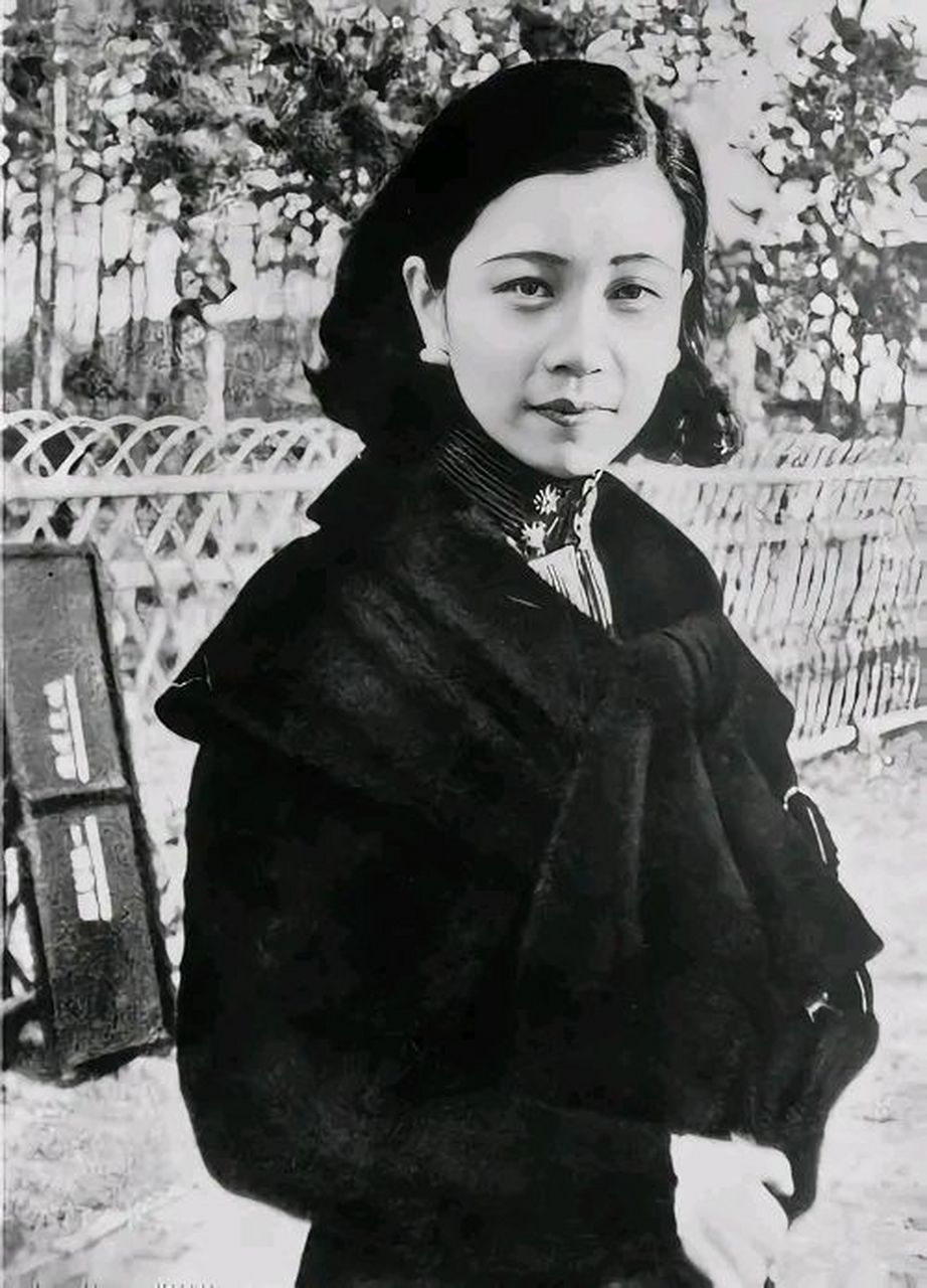 冲着丈夫说了一句:"走吧,我来接你回家……" 6