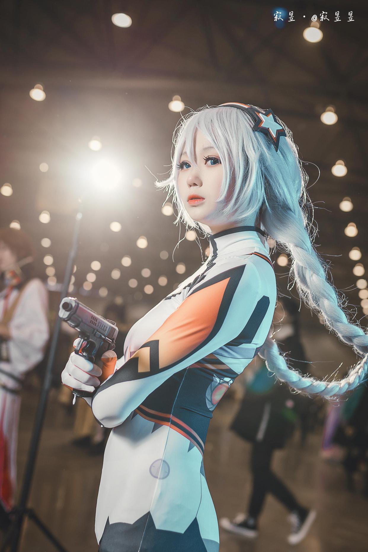 「崩坏3」cos:琪亚娜的枪已上膛,你刚接吗?