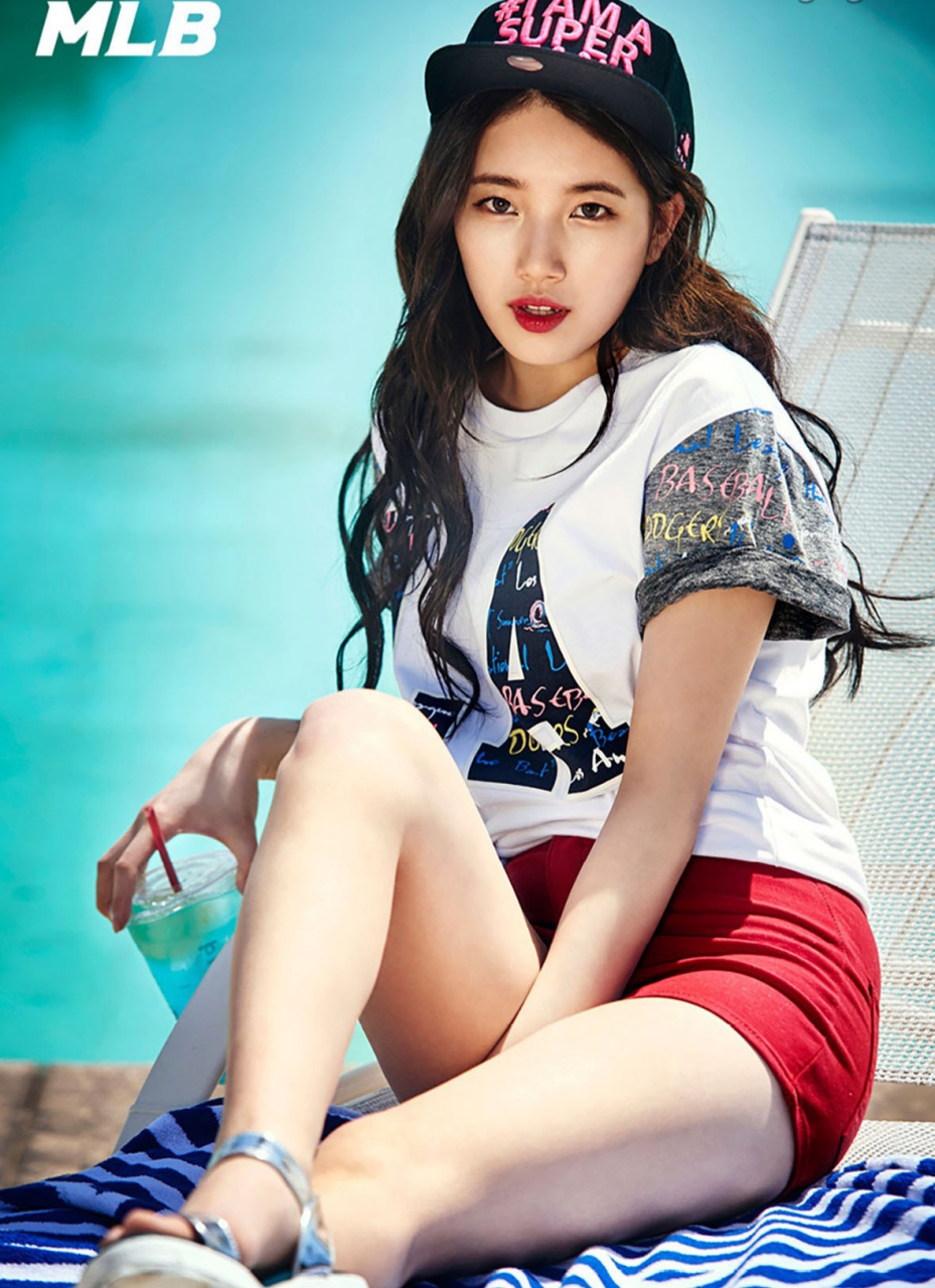 裴智秀海边玩耍,短裤套装,清纯可爱#娱乐# #明星生图大赏# #百家号