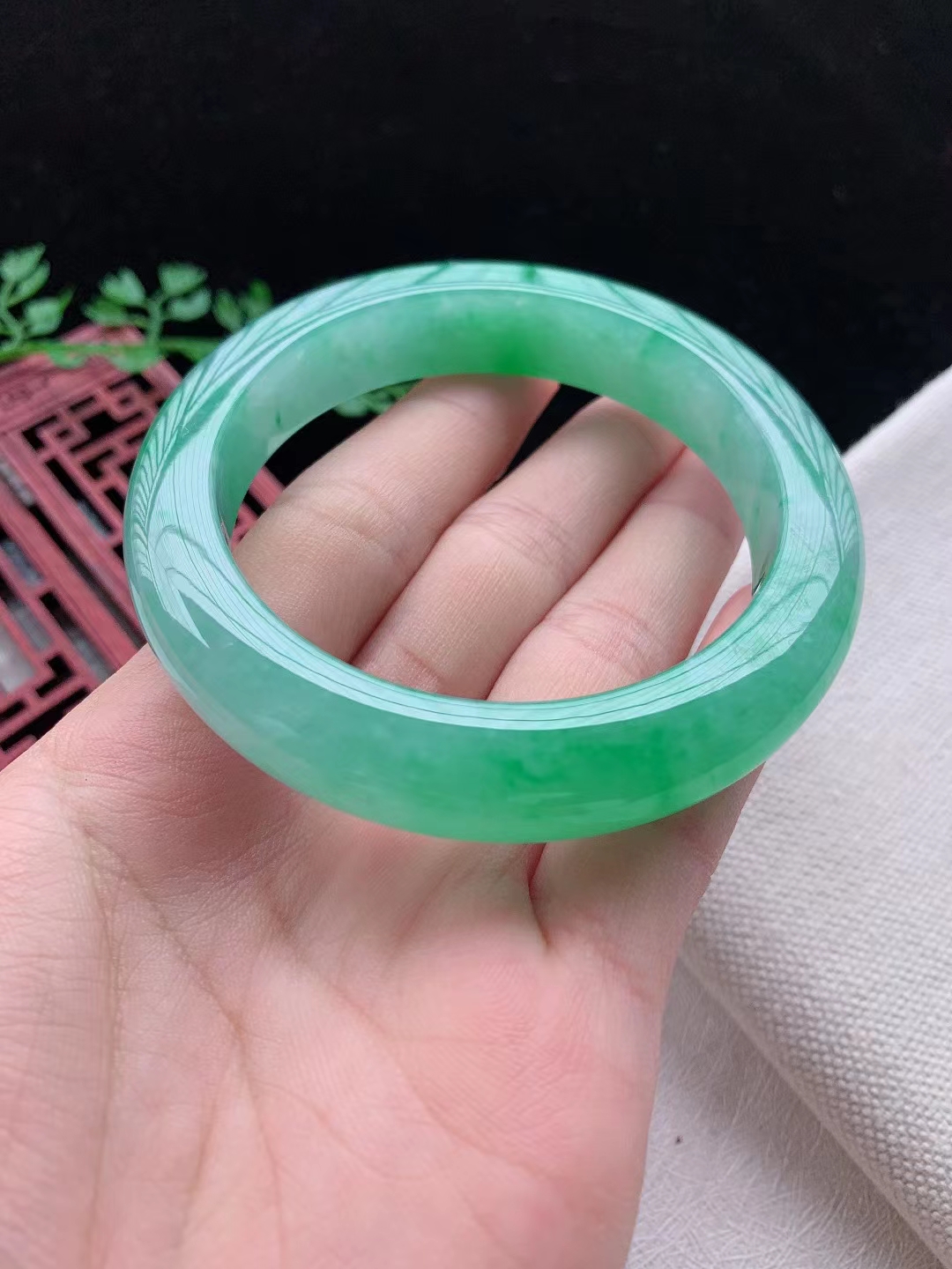 冰种飘阳绿翡翠a货手镯