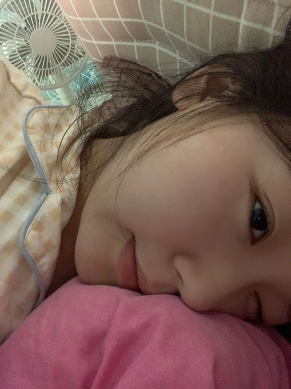 上一天课躺床上真的很舒服