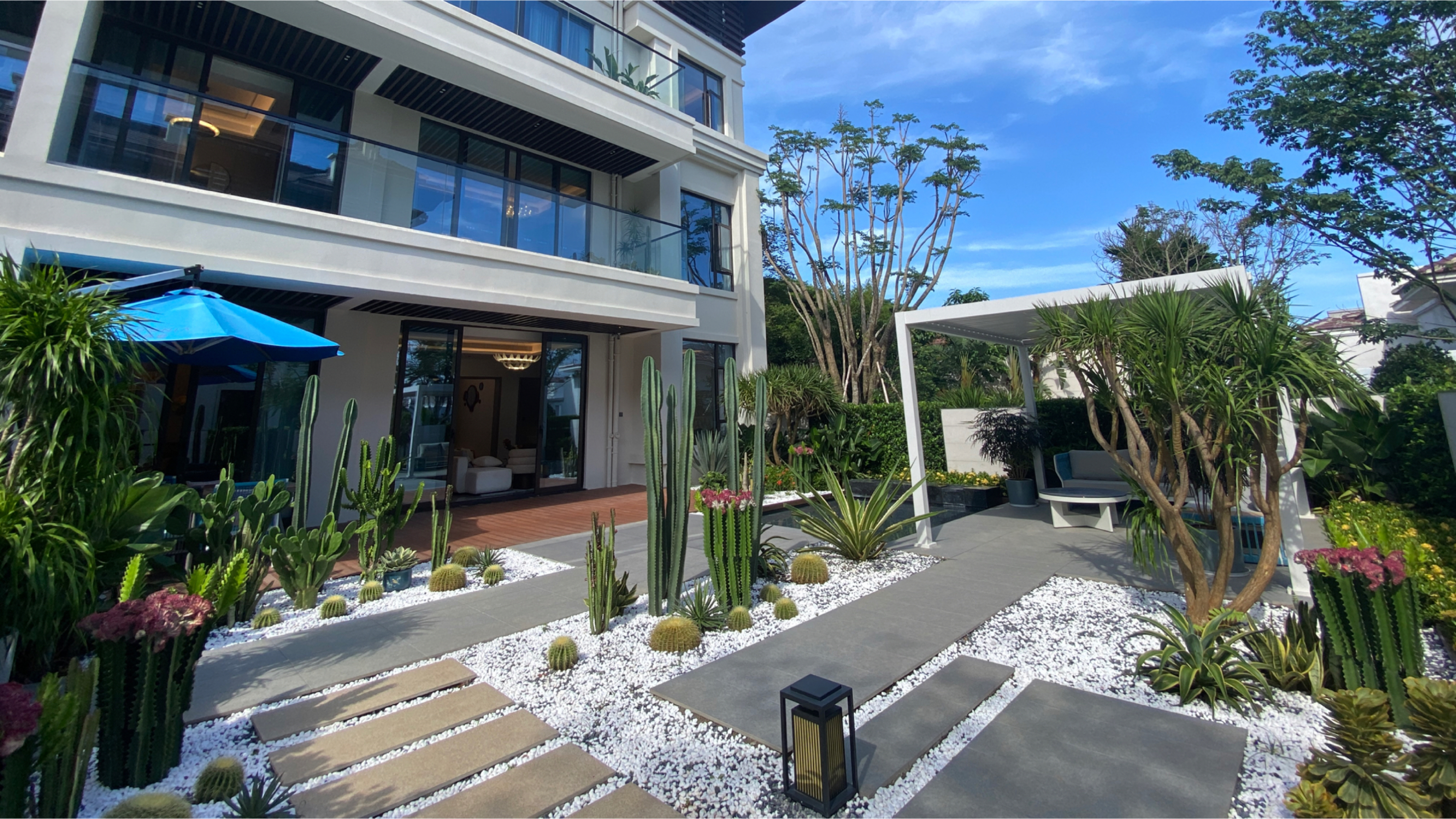 83平的海南小别墅感觉怎么样?康养度假好惬意,前后花园成亮点