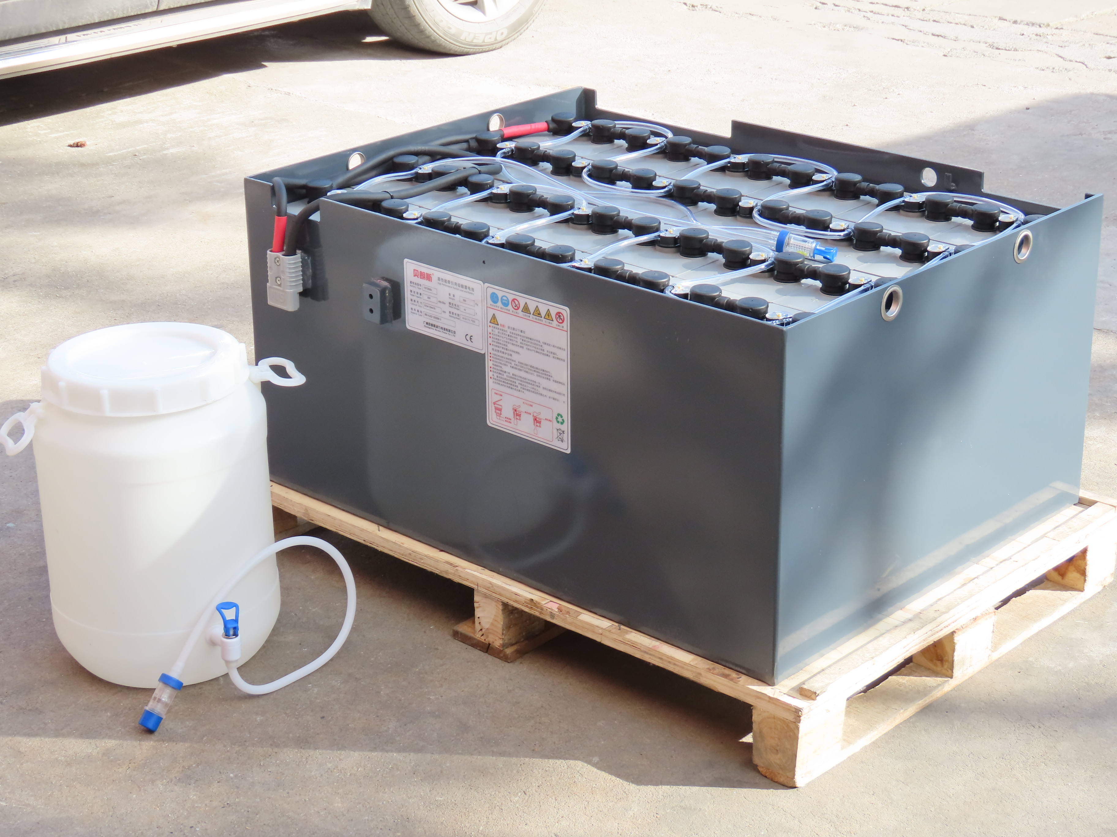 叉车蓄电池的加水系统及电瓶补水流程