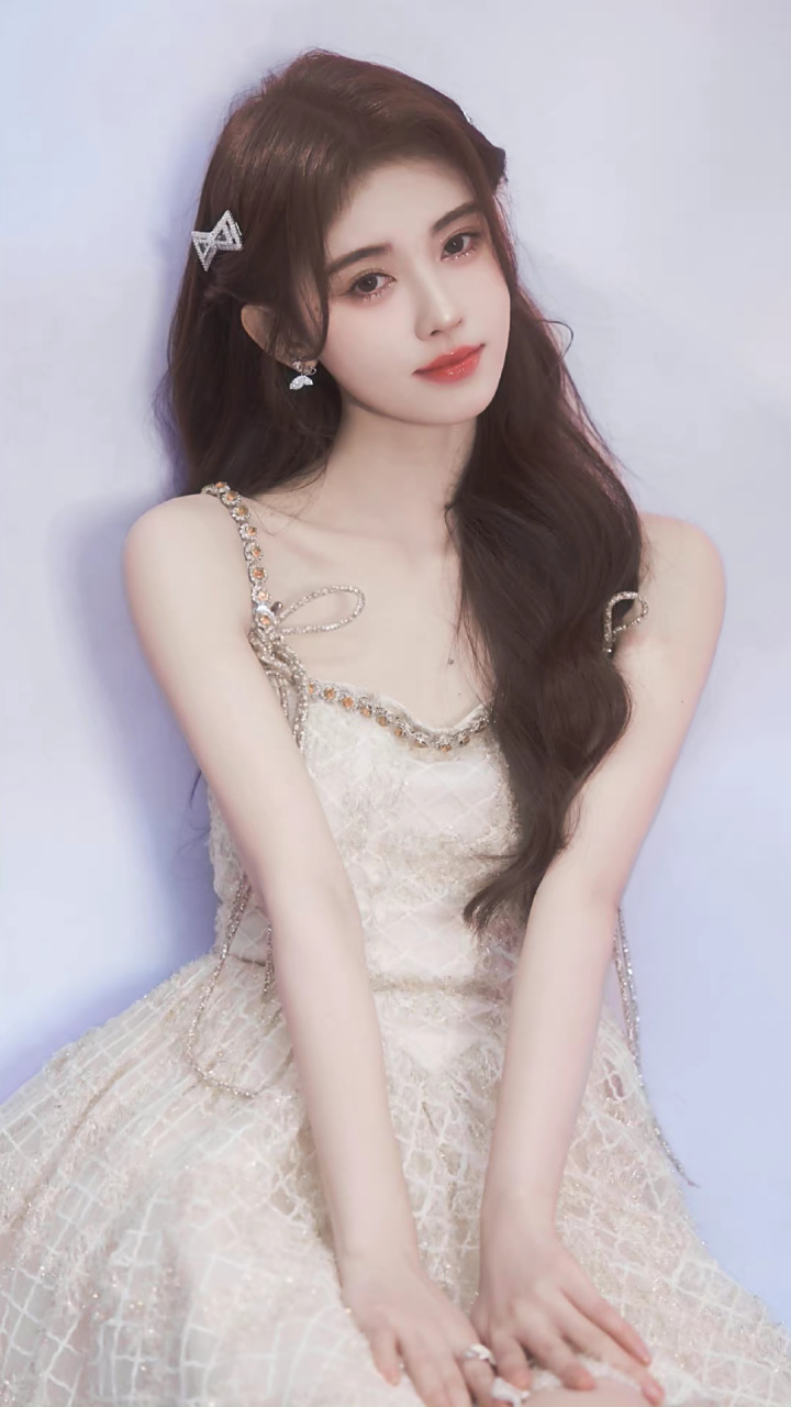 她是迪士尼得不到的公主,塞纳河畔的王,玫瑰花会凋谢,但鞠婧祎永远不