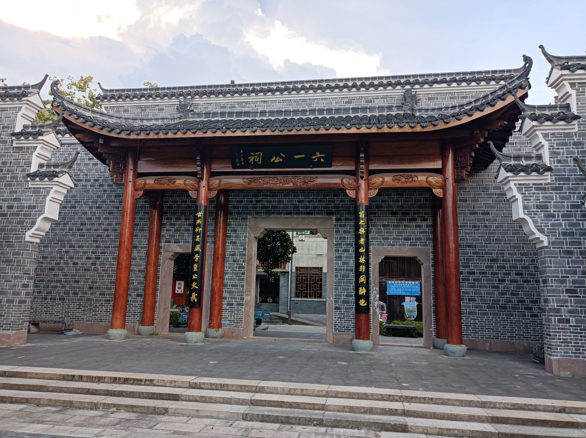 江西寒门贵子,曾经是吉安和抚州的励志楷模,为何没脸回家养老?