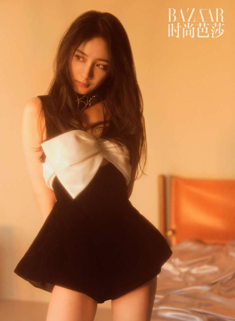 杨幂是大多数人心目中的"完美女孩",她是鲜活的个体,不趋附于大众审美