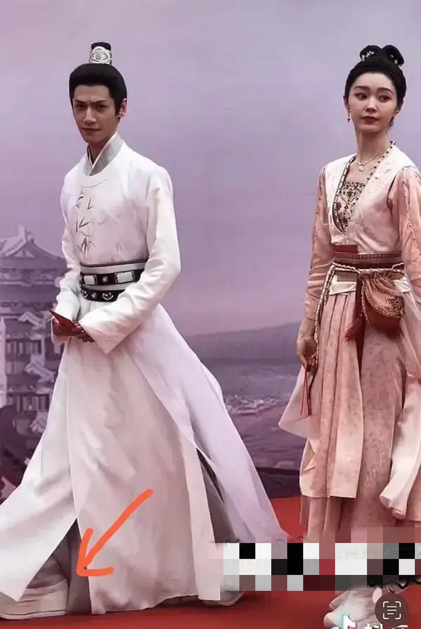 罗云熙老穿这种鞋不怕崴脚吗?