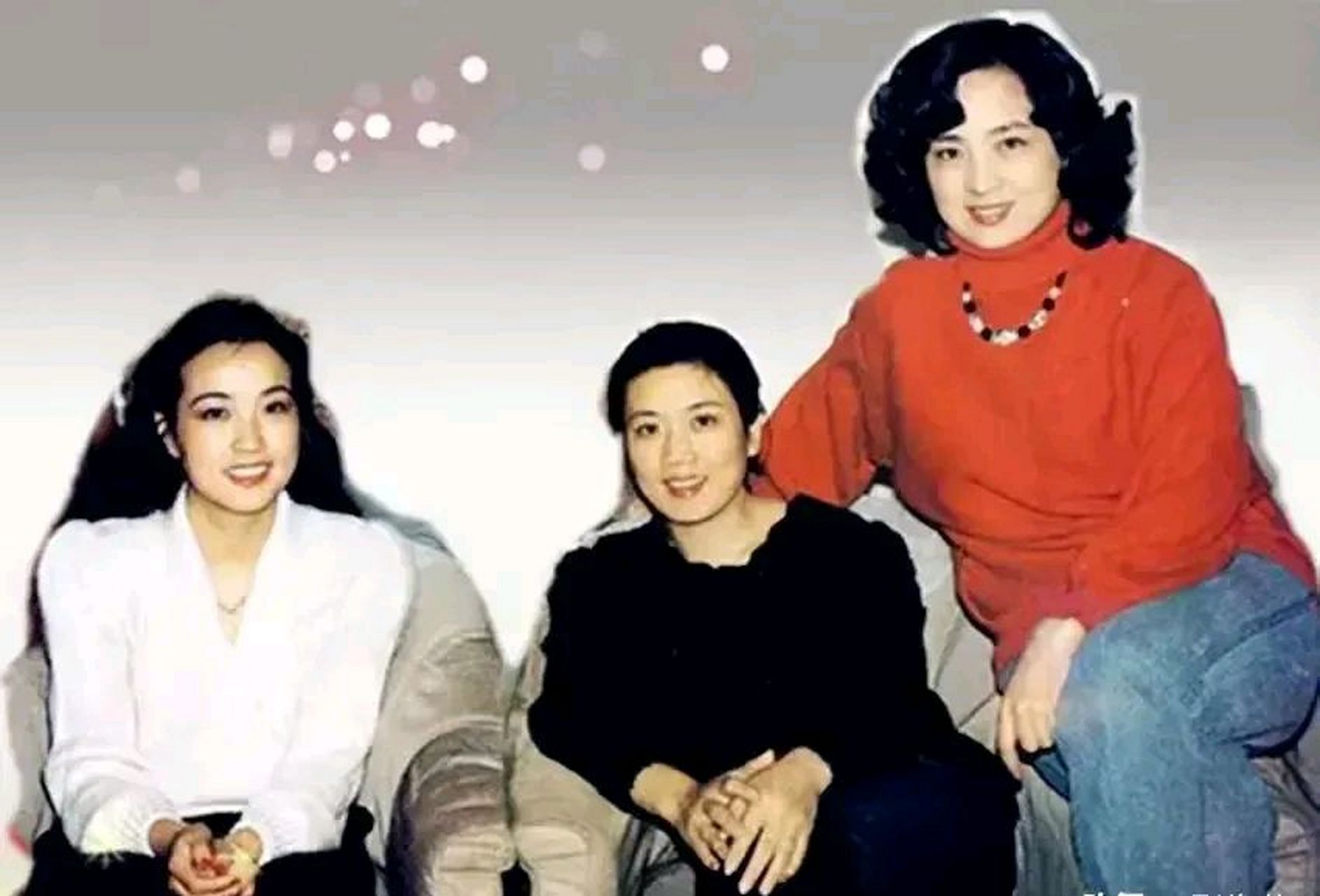 上世纪80年代,当年的"北影三朵花"的一张合影.